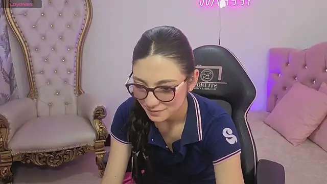 MAHYRA TAY online show from April 2026 07:26:01 PM