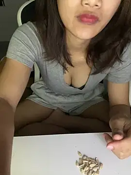 Snapshot of -Nuna- chatting on March 2026 07:10:01 PM -Nuna- online show from March 2026 07:10:01 PM
