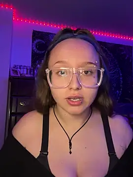 Snapshot of mommynxttie chatting on February 2026 06:57:01 AM mommynxttie online show from February 2026 06:57:01 AM