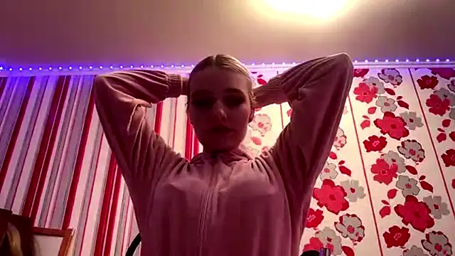 MiaBerlateen online show from February 2026 03:01:02 PM