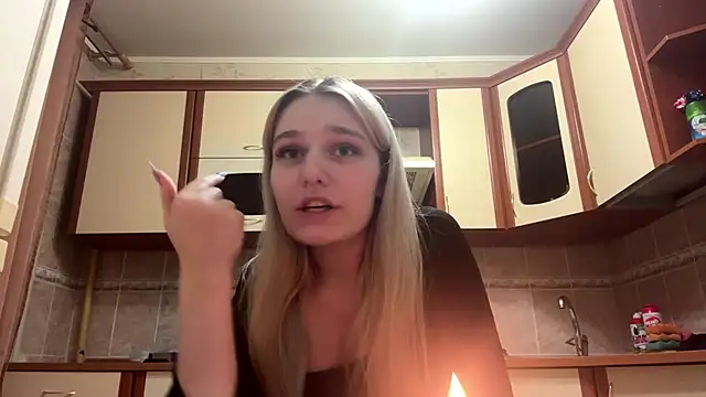 MiaBerlateen online show from February 2026 07:03:01 PM