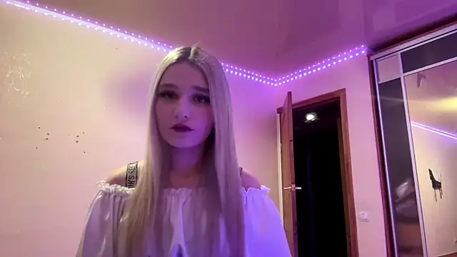 MiaBerlateen online show from February 2026 02:17:02 PM