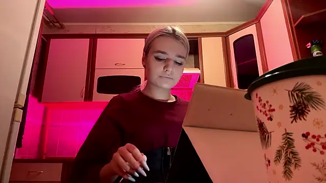 MiaBerlateen online show from February 2026 06:26:01 PM