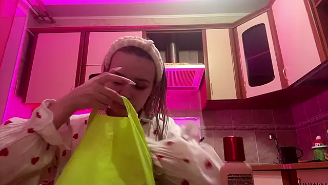 MiaBerlateen online show from February 2026 06:30:01 PM