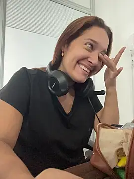 Snapshot of Emily_Harpeer chatting on April 2026 11:33:01 AM Emily Harpeer online show from April 2026 11:33:01 AM