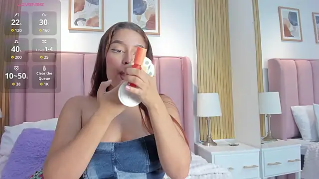 Snapshot of Emily_Harpeer chatting on March 2026 11:39:02 AM Emily Harpeer online show from March 2026 11:39:02 AM