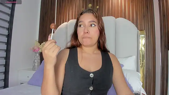 Snapshot of Emily_Harpeer chatting on April 2026 11:38:01 AM Emily Harpeer online show from April 2026 11:38:01 AM