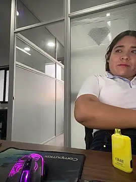 Snapshot of Emily_Harpeer chatting on March 2026 11:40:02 AM Emily Harpeer online show from March 2026 11:40:02 AM