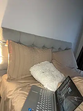 Snapshot of RachelWeisz_ chatting on February 2026 11:23:01 AM RachelWeisz online show from February 2026 11:23:01 AM