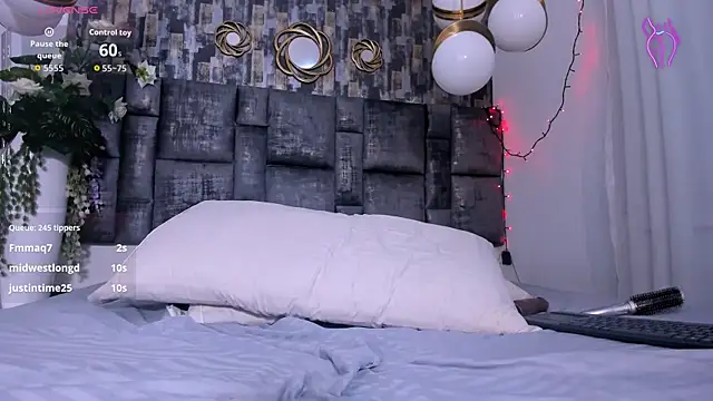 Snapshot of MiiaTauro chatting on February 2026 11:12:02 AM MiiaTauro online show from February 2026 11:12:02 AM