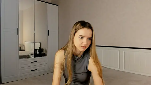 Snapshot of OnyxViper chatting on June 2026 07:02:01 AM OnyxViper online show from June 2026 07:02:01 AM