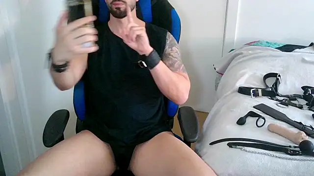 Snapshot of Sub-Titan chatting on April 2026 01:07:01 PM Sub-Titan online show from April 2026 01:07:01 PM