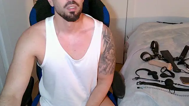 Snapshot of Sub-Titan chatting on April 2026 07:10:02 PM Sub-Titan online show from April 2026 07:10:02 PM