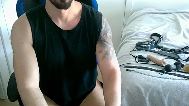 Snapshot of Sub-Titan chatting on April 2026 01:06:02 PM Sub-Titan online show from April 2026 01:06:02 PM