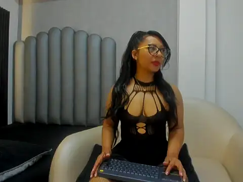 Isabella-001 online show from February 2026 12:05:01 PM