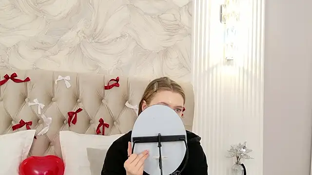 StacyHicks online show from February 2026 03:01:01 PM