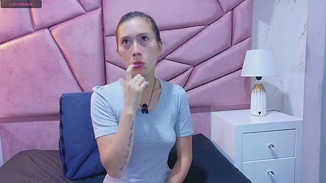 kimberlypink  online show from February 2026 11:41:01 AM