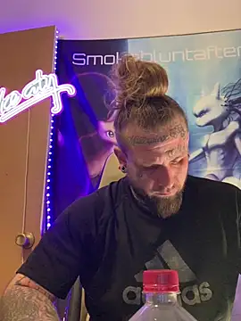 Snapshot of Smokebluntafterblunt chatting on April 2026 01:45:01 AM Smokebluntafterblunt online show from April 2026 01:45:01 AM