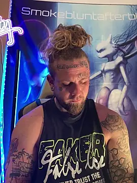 Snapshot of Smokebluntafterblunt chatting on March 2026 03:32:01 AM Smokebluntafterblunt online show from March 2026 03:32:01 AM