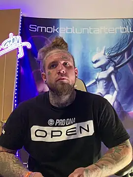 Snapshot of Smokebluntafterblunt chatting on April 2026 12:50:01 AM Smokebluntafterblunt online show from April 2026 12:50:01 AM