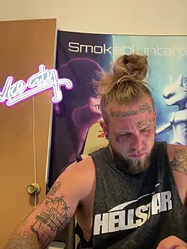 Snapshot of Smokebluntafterblunt chatting on June 2026 02:33:02 AM Smokebluntafterblunt online show from June 2026 02:33:02 AM