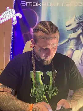 Snapshot of Smokebluntafterblunt chatting on April 2026 01:09:02 AM Smokebluntafterblunt online show from April 2026 01:09:02 AM