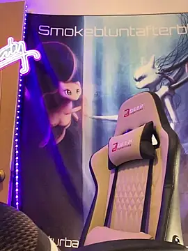 Snapshot of Smokebluntafterblunt chatting on April 2026 12:50:02 PM Smokebluntafterblunt online show from April 2026 12:50:02 PM