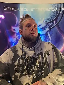 Snapshot of Smokebluntafterblunt chatting on March 2026 12:40:02 AM Smokebluntafterblunt online show from March 2026 12:40:02 AM