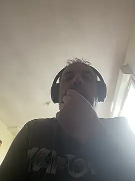 Snapshot of Florian85770 chatting on February 2026 01:20:01 PM Florian85770 online show from February 2026 01:20:01 PM