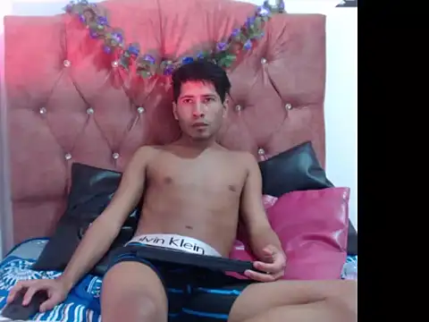 Snapshot of axel_rosse012 chatting on February 2026 03:05:01 AM axel rosse012 online show from February 2026 03:05:01 AM