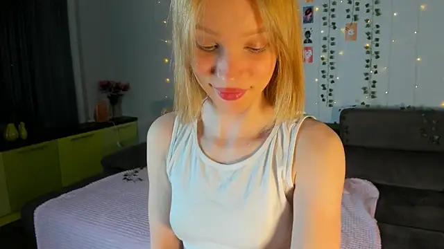 Kiracute18 online show from May 2026 07:43:01 PM