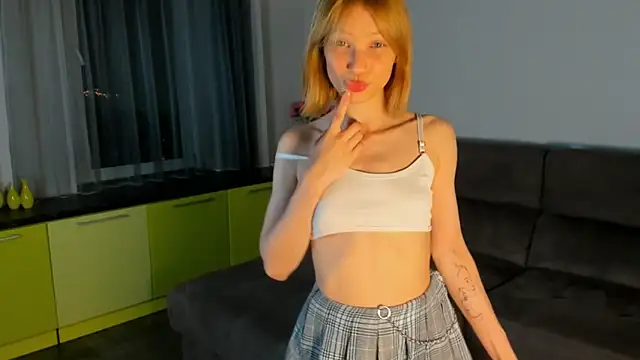 Kiracute18 online show from May 2026 06:59:01 PM