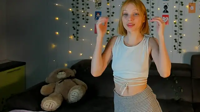 Kiracute18 online show from March 2026 07:03:01 PM