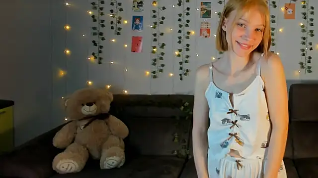 Kiracute18 online show from March 2026 07:07:02 PM