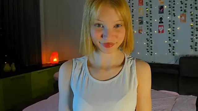 Kiracute18 online show from April 2026 07:53:01 PM