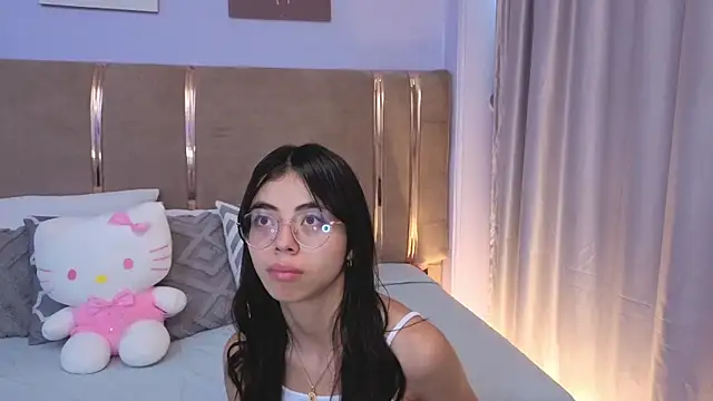 Snapshot of Mia_Naive chatting on June 2026 12:11:02 PM Mia Naive online show from June 2026 12:11:02 PM