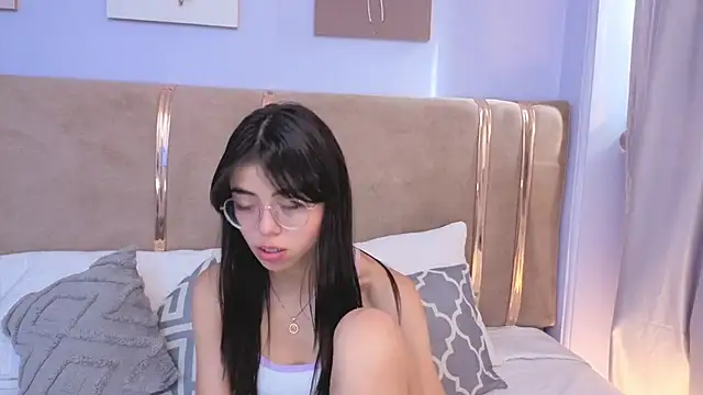 Snapshot of Mia_Naive chatting on June 2026 08:14:01 PM Mia Naive online show from June 2026 08:14:01 PM