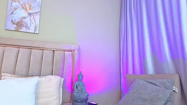 Mia Naive online show from March 2026 11:48:02 AM