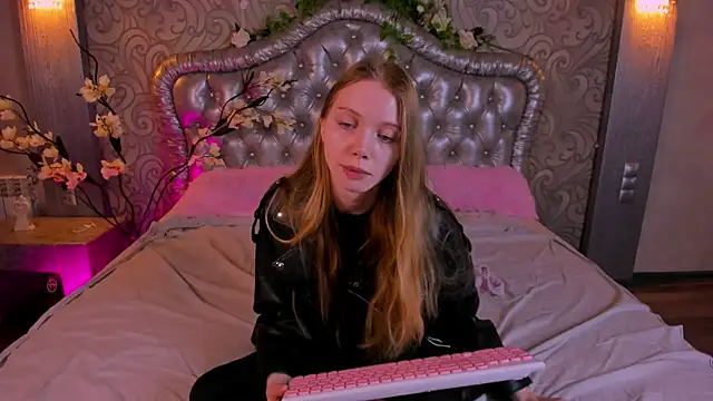 lada2k4 online show from May 2026 06:08:01 AM