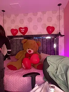 Snapshot of alahia_pink chatting on February 2026 04:24:02 AM alahia pink online show from February 2026 04:24:02 AM