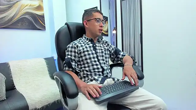 Tommas Jhonson online show from April 2026 03:52:02 AM