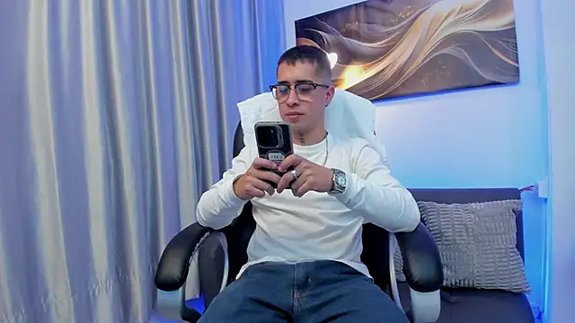 Tommas Jhonson online show from April 2026 04:08:01 AM