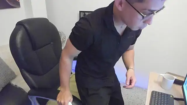 Snapshot of Tommas_Jhonson chatting on February 2026 03:40:02 AM Tommas Jhonson online show from February 2026 03:40:02 AM