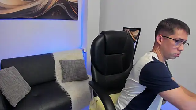 Snapshot of Tommas_Jhonson chatting on February 2026 04:01:02 AM Tommas Jhonson online show from February 2026 04:01:02 AM