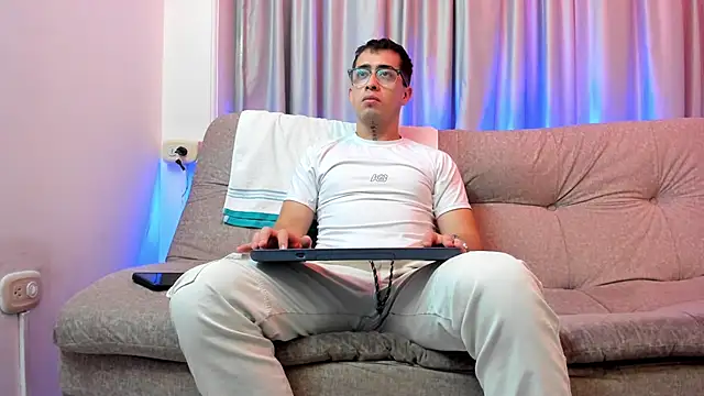 Snapshot of Tommas_Jhonson chatting on March 2026 02:11:01 AM Tommas Jhonson online show from March 2026 02:11:01 AM