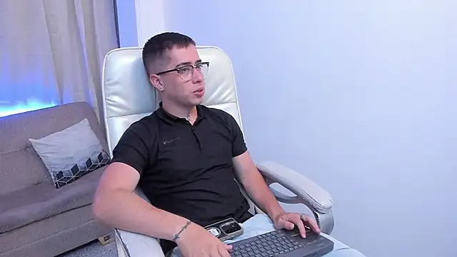 Tommas Jhonson online show from April 2026 03:46:02 AM