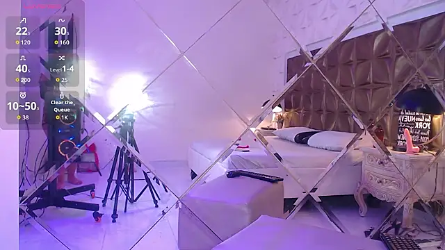 LunaJohns online show from March 2026 12:21:03 PM