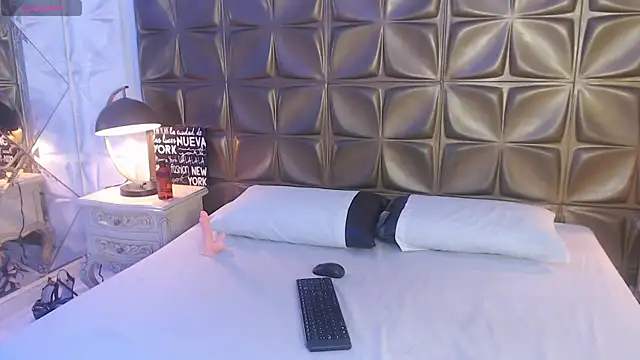 LunaJohns online show from March 2026 12:13:01 PM