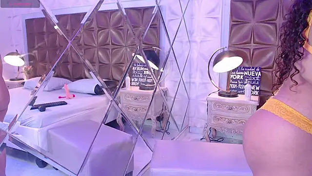 LunaJohns online show from April 2026 12:34:01 PM