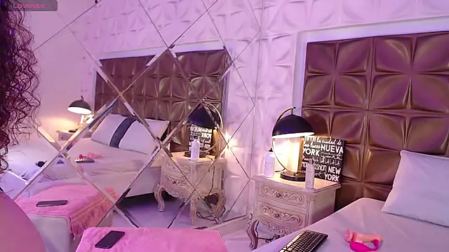 LunaJohns online show from March 2026 12:27:02 PM